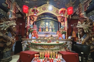 Phu-Chau-temple-an-indispensable-spiritual-fulcrum-for the-locals-pray-gods-for-luck-health-prosperity...